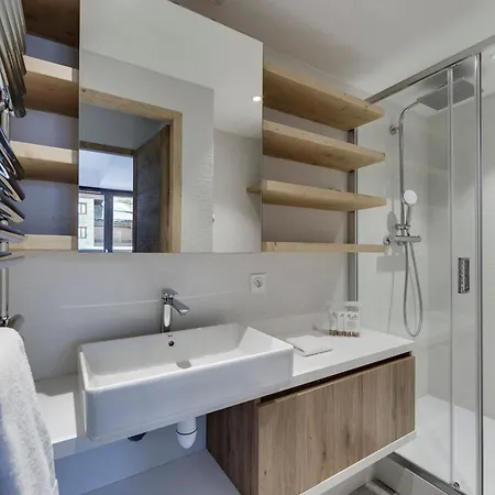 Apartamento Moderne A 100m Du Centre, 2 Balcons, Parking, Wifi, Ideal Pour Familles - Fr-1-690-20 *